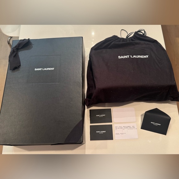 Saint Laurent Sunset Large in black croc-embossed shiny leather w/ gold hardware - Picture 13 of 17